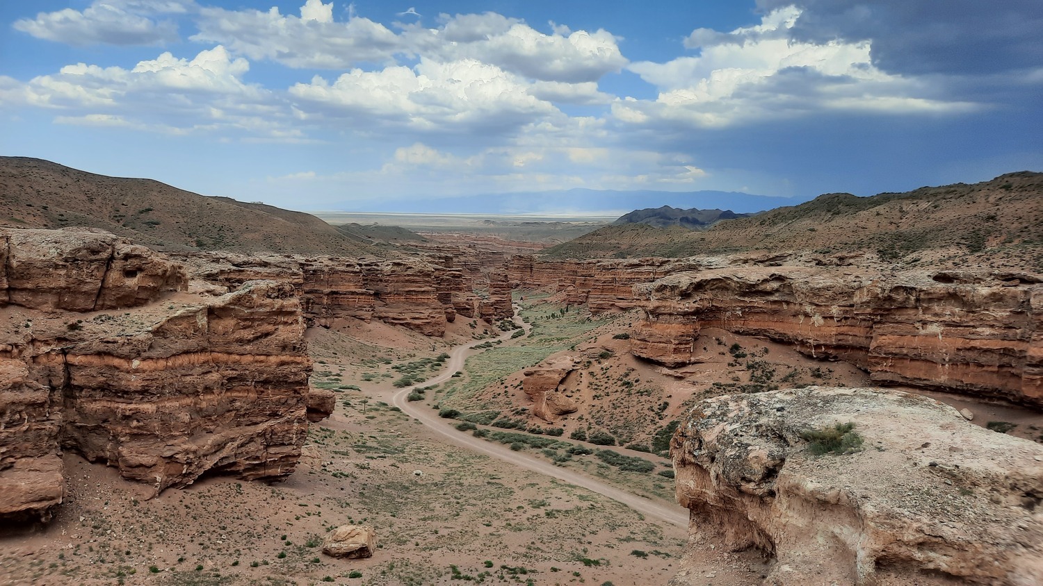 <span style="font-weight: bold;">Charyn canyon&nbsp;</span>10 hours tour